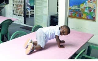 Ганский малыш становится младшим художником по версии Гиннесса